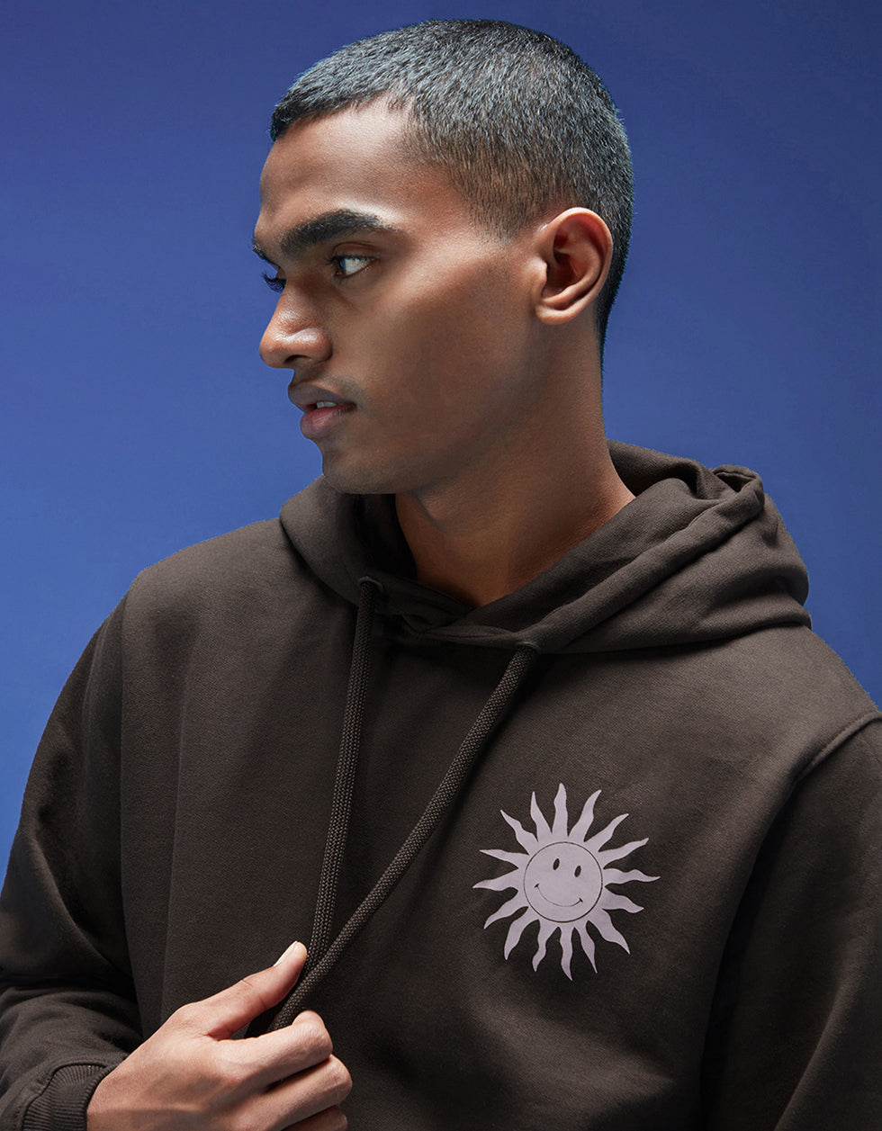 Brandy Bliss: Chic Brown Sun Men's Regular Fit Hoodie