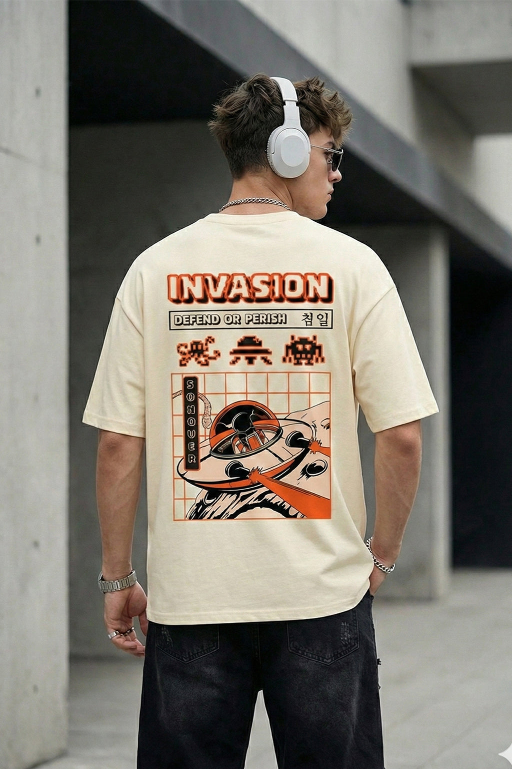 Invasion Swanwhite Oversized Graphic Printed T-shirt