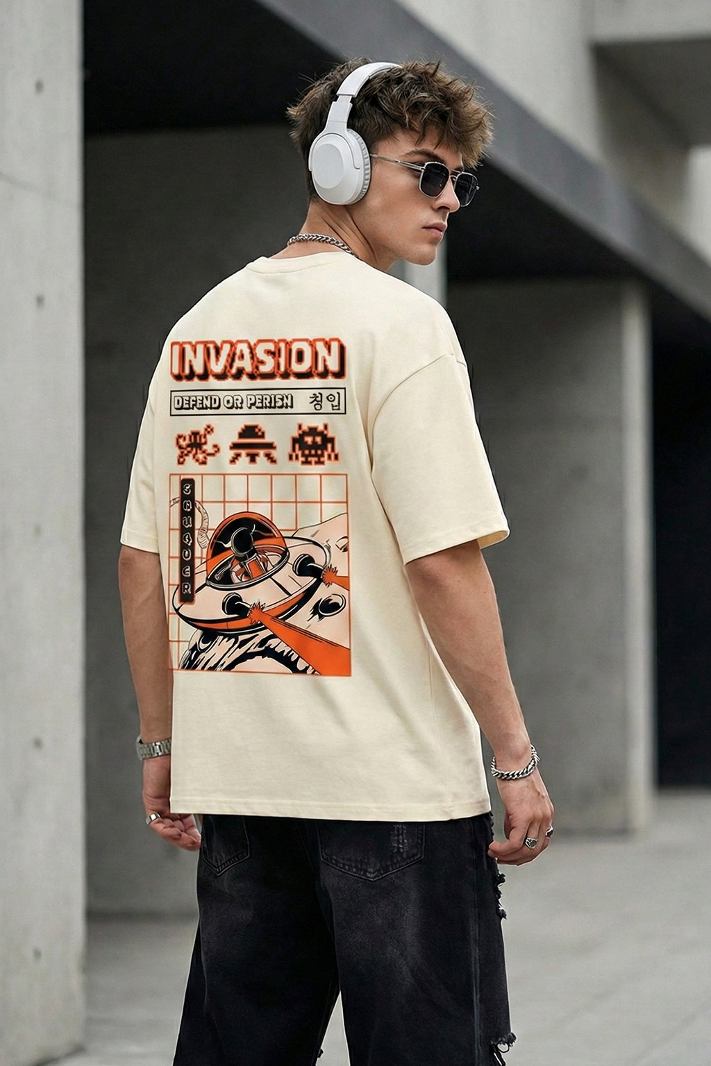 Invasion Swanwhite Oversized Graphic Printed T-shirt