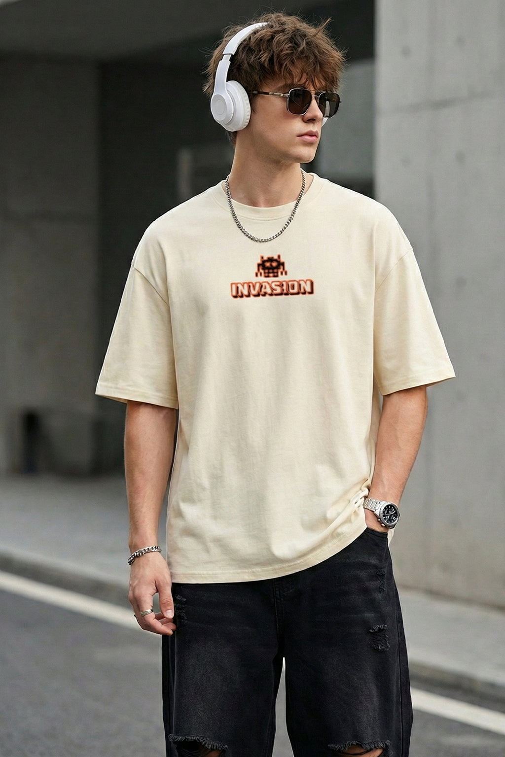 Invasion Swanwhite Oversized Graphic Printed T-shirt