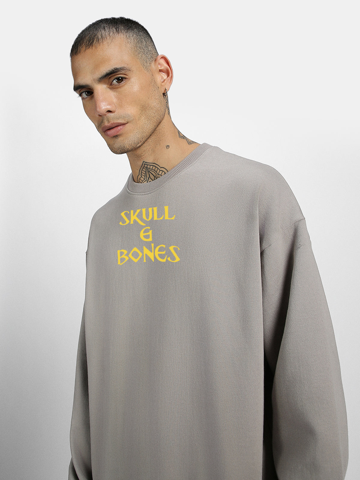 Graphic Grey Vibes: Veirdo Print Fleece Pullover Sweatshirt Veirdo